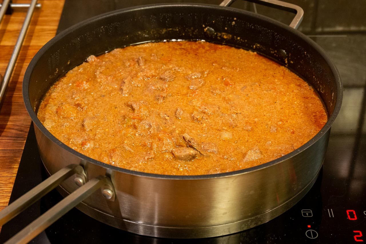 Biff vindaloo klar att serveras