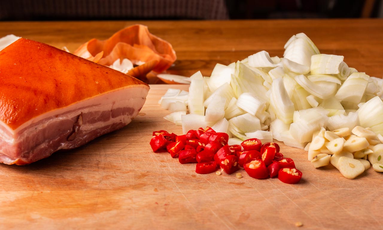 Fläsk, lök och chili