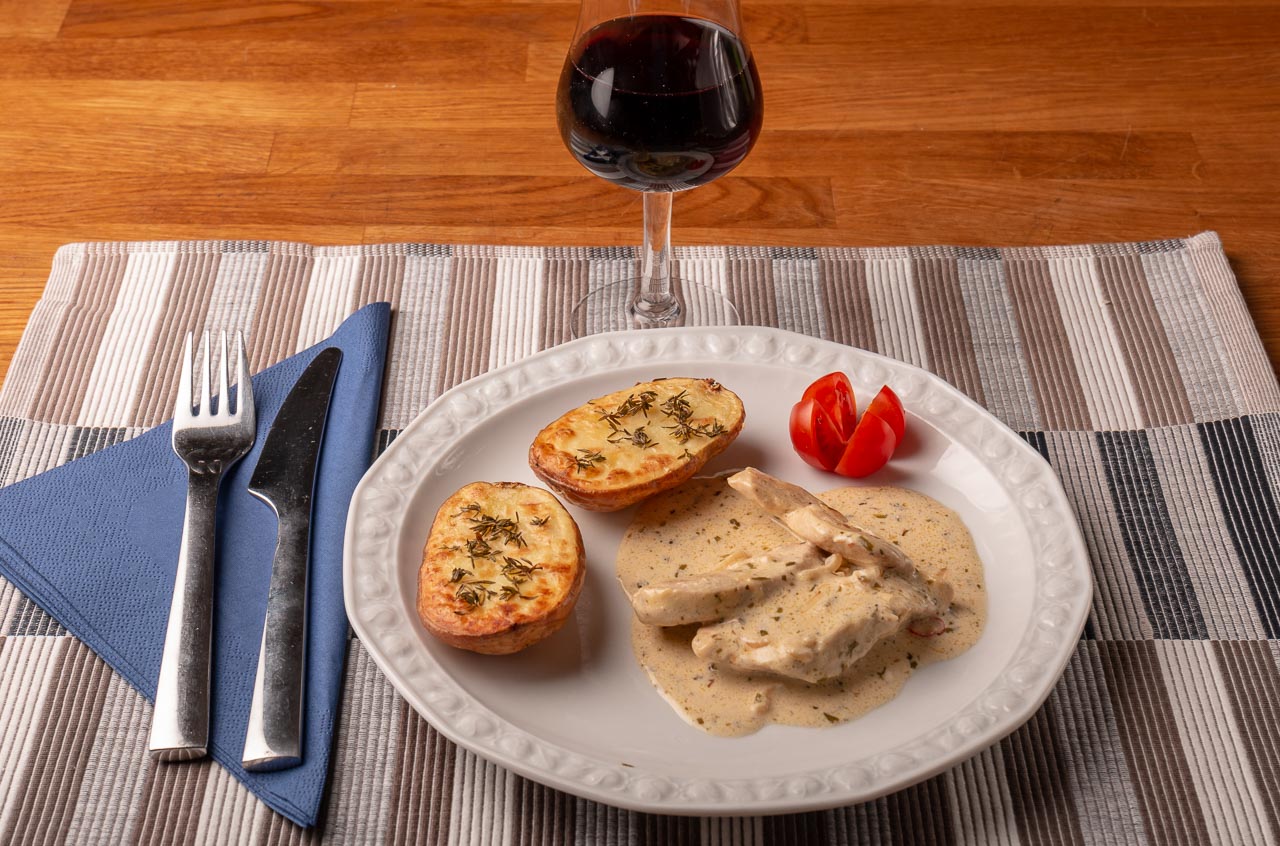 Kyckling i krämig dragonsås