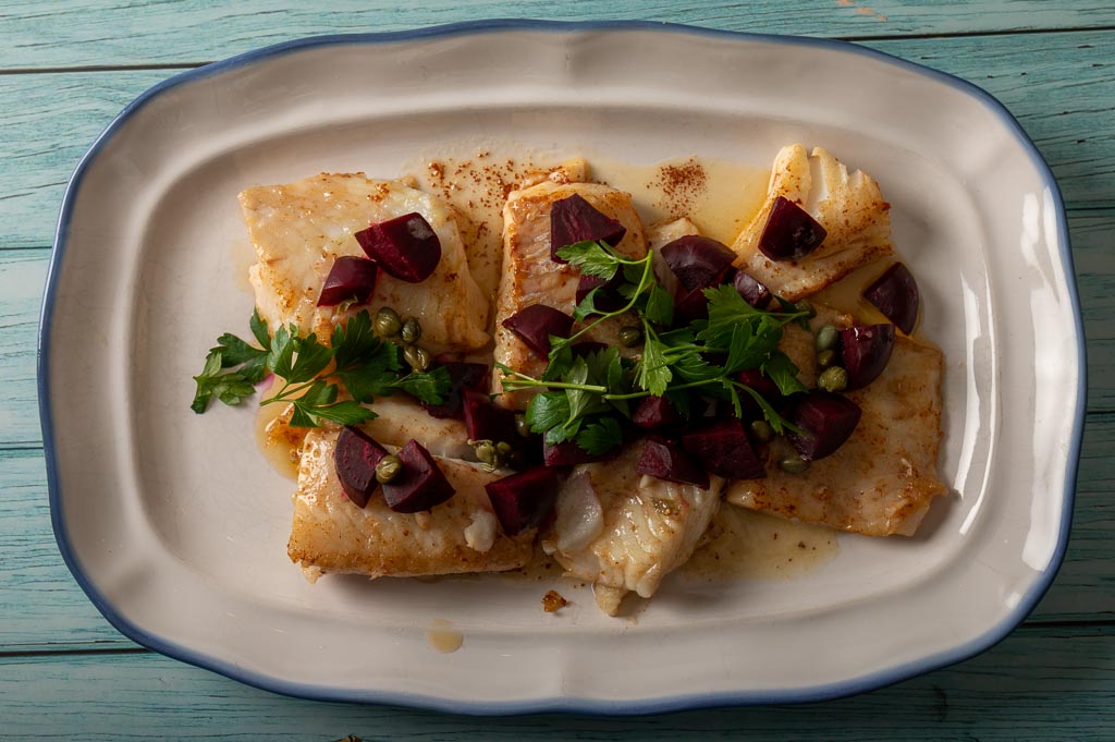 Gösfilé med rödbeta, kapris och brynt smör