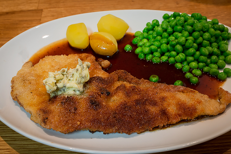 wienerschnitzel serverad med kaprissmör