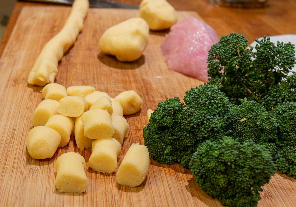 Glutenfri gnocchi under framställning.
