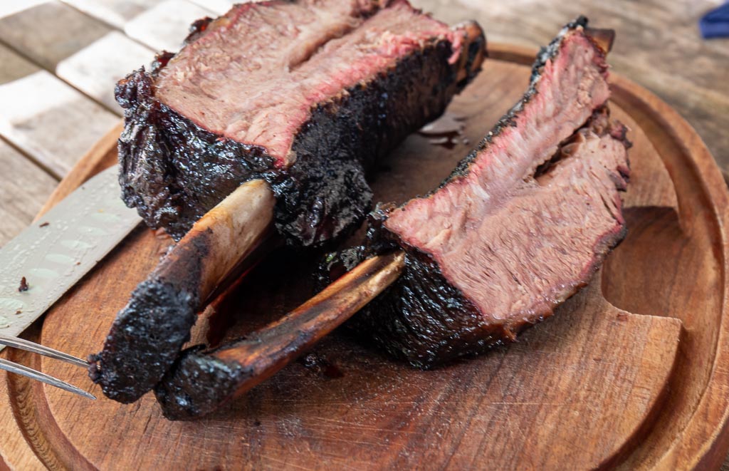 grillade short ribs redo att serveras