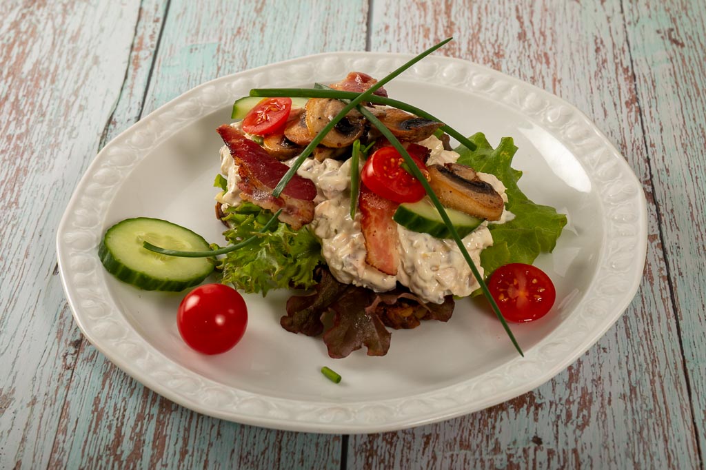 Smörrebröd med hönsesallat